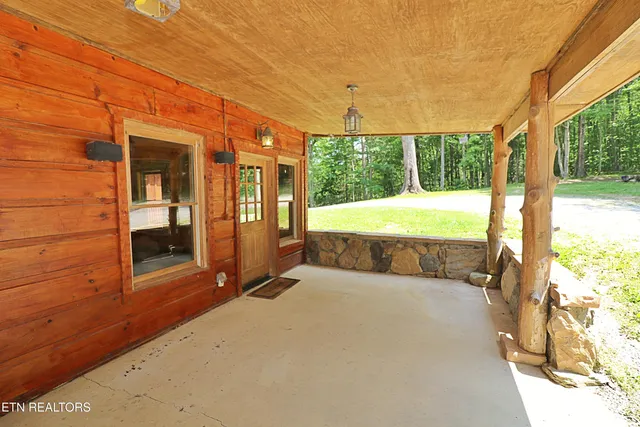 $589,000 | 495 Bear Hollow Road, Oneida, TN 37841