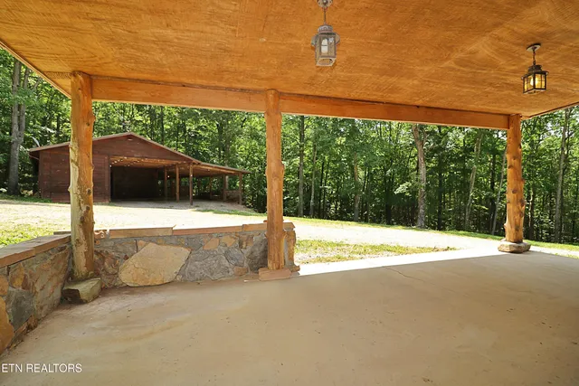 $569,000 | 495 Bear Hollow Road, Oneida, TN 37841