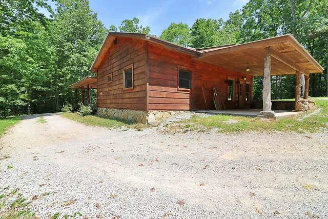 $589,000 | 495 Bear Hollow Road, Oneida, TN 37841