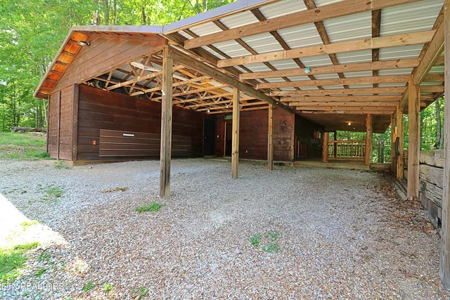 $589,000 | 495 Bear Hollow Road, Oneida, TN 37841