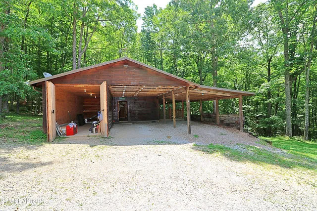 $569,000 | 495 Bear Hollow Road, Oneida, TN 37841