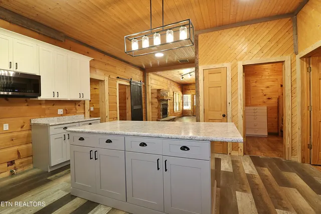 $589,000 | 495 Bear Hollow Road, Oneida, TN 37841