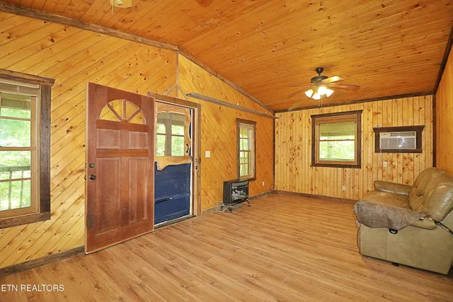 $589,000 | 495 Bear Hollow Road, Oneida, TN 37841