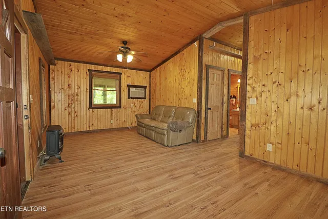 $569,000 | 495 Bear Hollow Road, Oneida, TN 37841