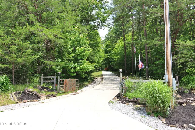 $589,000 | 495 Bear Hollow Road, Oneida, TN 37841