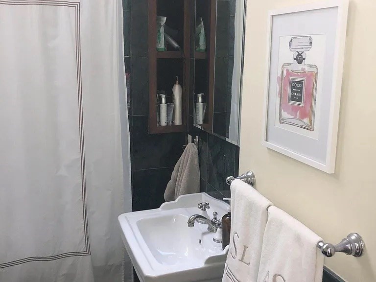 11 Milford Street, Unit 4 Boston, MA 02118 - Photo 14 of 22 a bathroom with a sink and tub