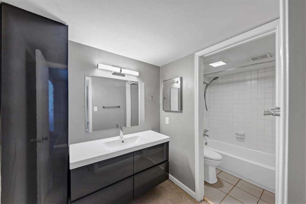 144 Woodmere Square Northwest Atlanta, GA 30327 - Photo 18 of 43 a bathroom with a tub sink toilet and a mirror
