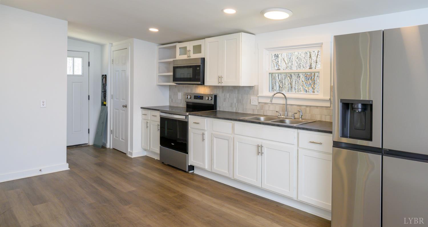 1860 South Coolwell Road Madison Heights, VA 24572 - Photo 10 of 42