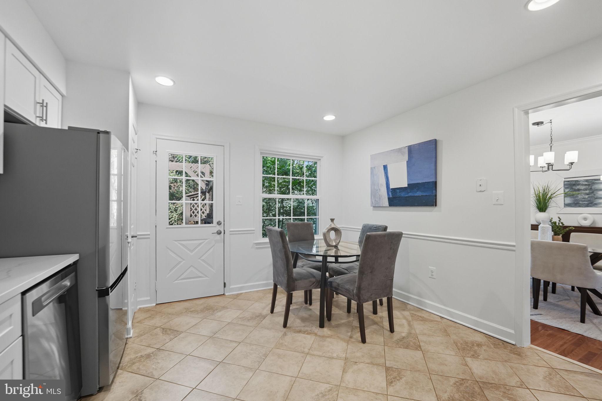 10196 Red Spruce Road Fairfax, VA 22032 - Photo 11 of 36 Kitchen Dining