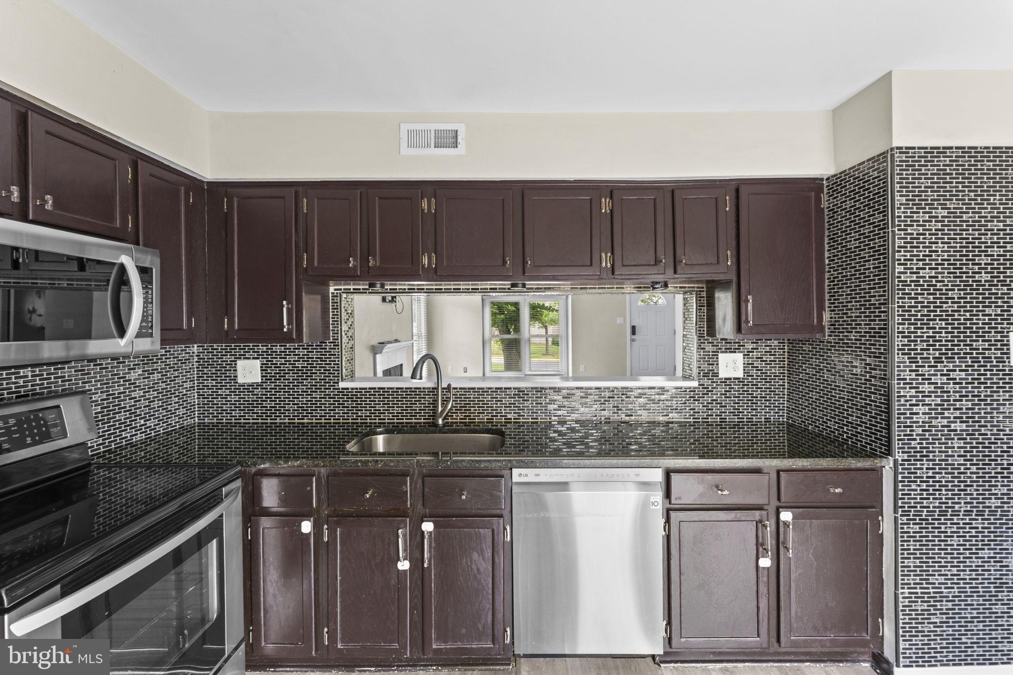 7302 Rokeby Drive Manassas, VA 20109 - Photo 11 of 39 Kitchen