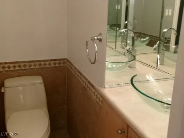 $2,490 | 3111 Bel Air Drive, Unit 12E, Las Vegas, NV 89109