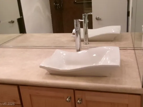 $2,490 | 3111 Bel Air Drive, Unit 12E, Las Vegas, NV 89109