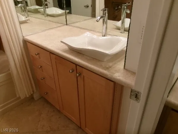 $2,490 | 3111 Bel Air Drive, Unit 12E, Las Vegas, NV 89109