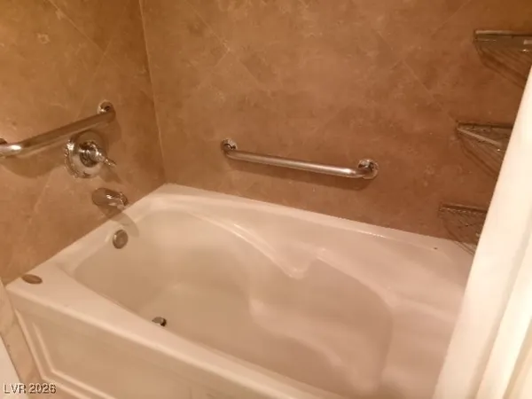 $2,490 | 3111 Bel Air Drive, Unit 12E, Las Vegas, NV 89109