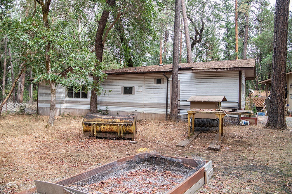 880 East Fork Road Williams, OR 97544 - Photo 19 of 47 19