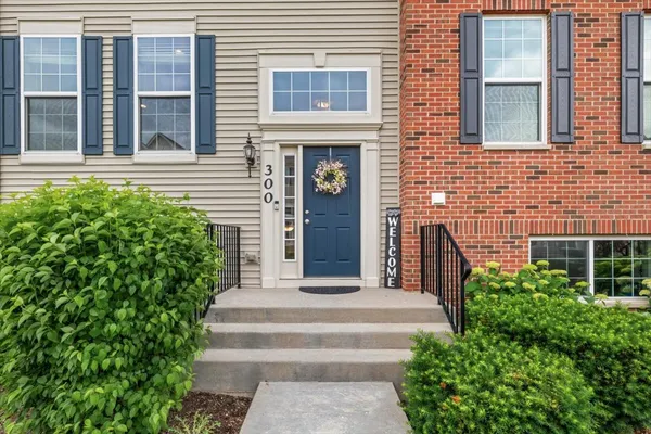 $369,900 | 300 Lionel Drive, Grayslake, IL 60030