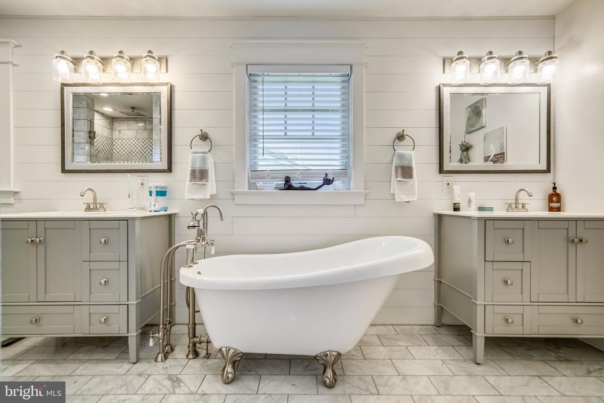 11809 Rivershore Drive Dunkirk, MD 20754 - Photo 26 of 81 Dual Vanities with Claw foot Bathtub