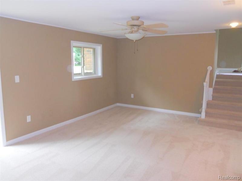 7212 Stonebrook Road West Bloomfield, MI 48322 - Photo 6 of 20 Stonebrook 021.jpg