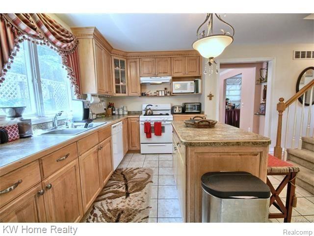 3097 Grove Street Keego Harbor, MI 48320 - Photo 9 of 21