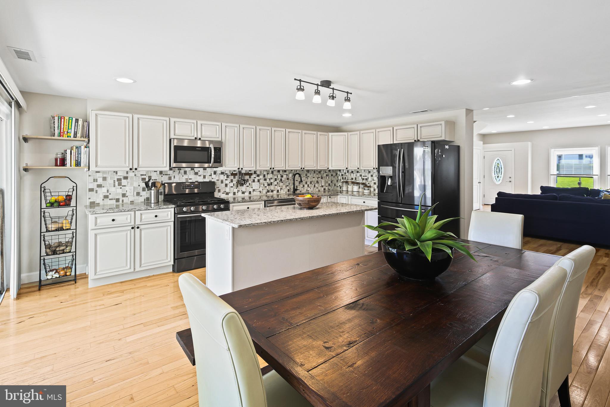 10517 Longbranch Road Cockeysville, MD 21030 - Photo 12 of 42 Dining Area/ Kitchen