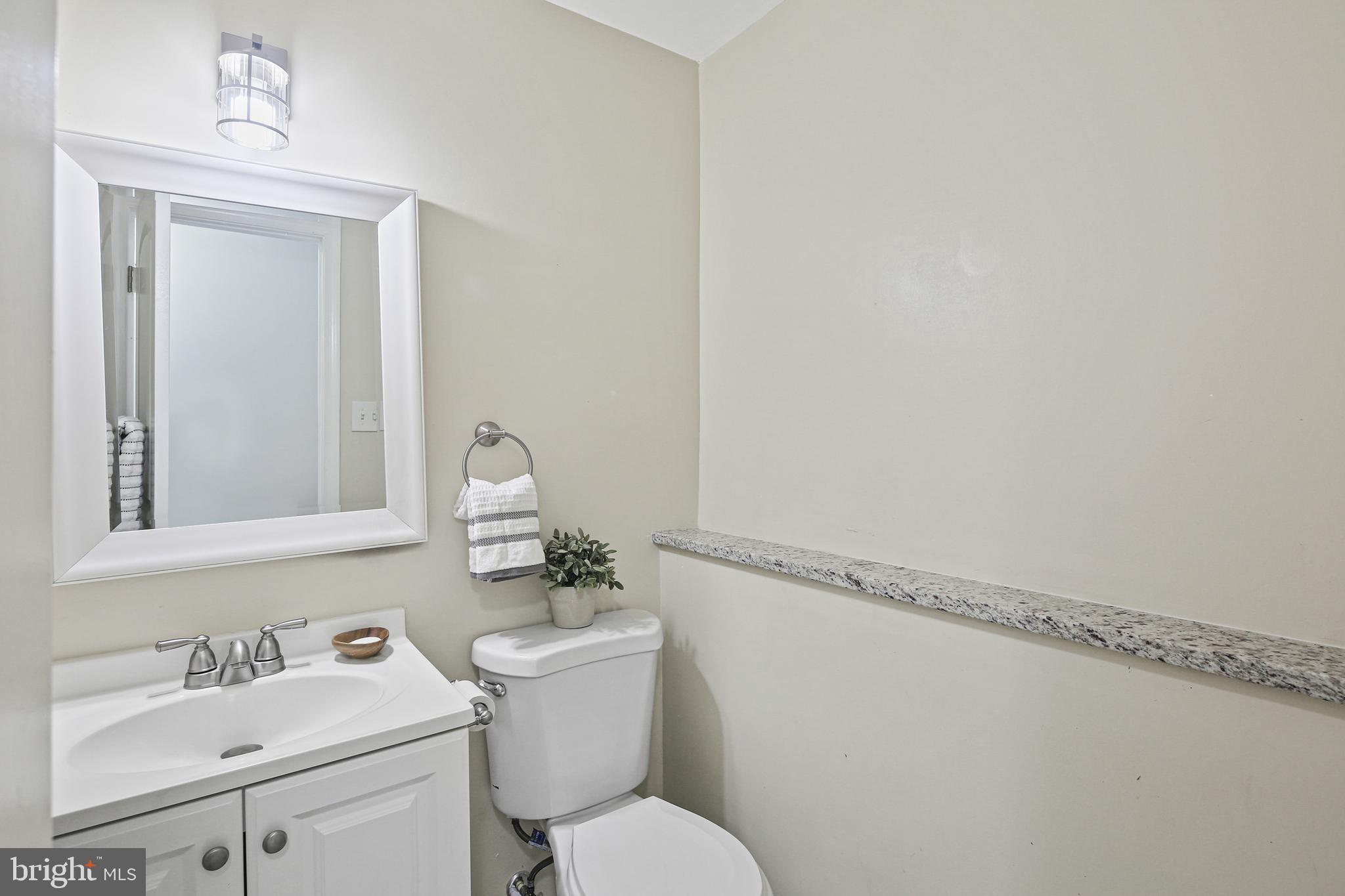 10517 Longbranch Road Cockeysville, MD 21030 - Photo 17 of 42 Bathroom