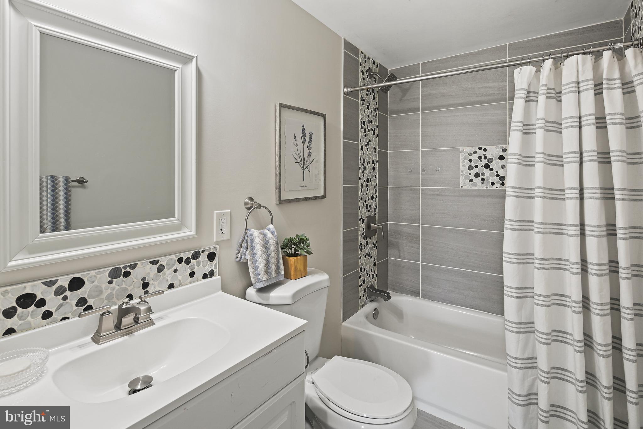 10517 Longbranch Road Cockeysville, MD 21030 - Photo 22 of 42 Bathroom
