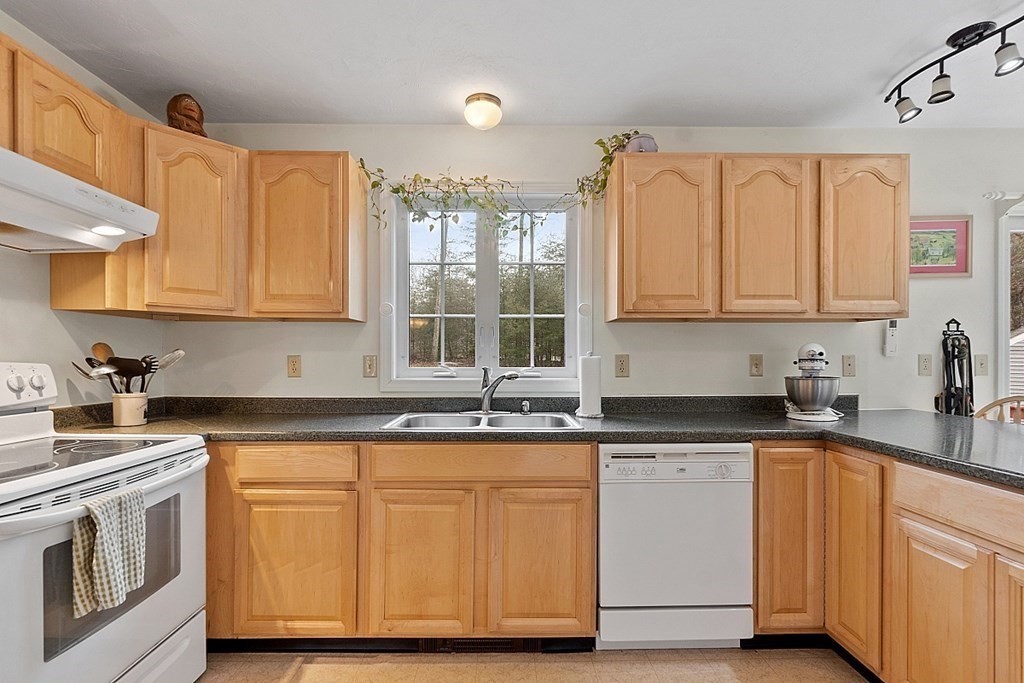 223 Adams Road East Brookfield, MA 01515 - Photo 10 of 34