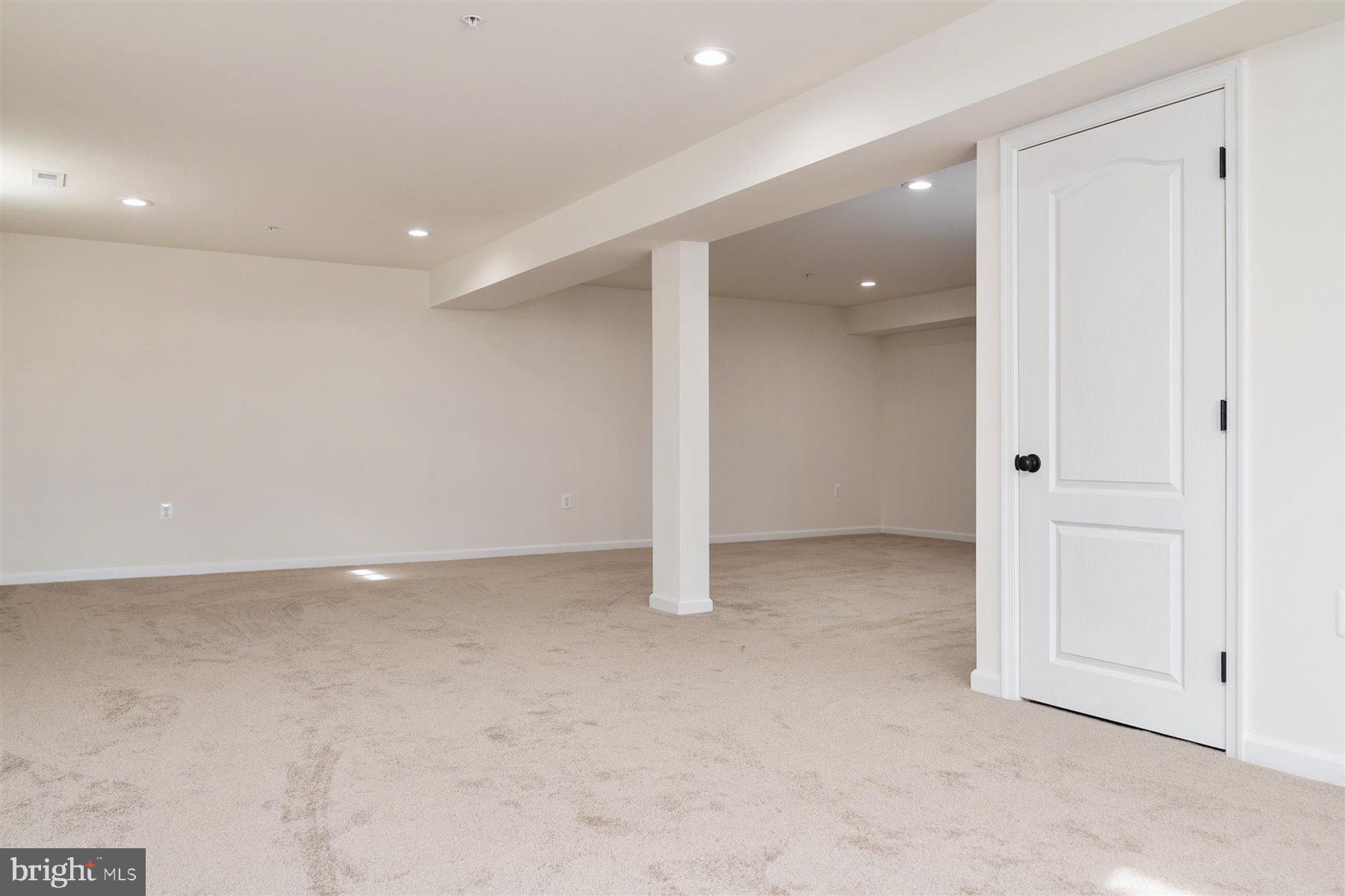 7412 Rossville Boulevard Rosedale, MD 21237 - Photo 32 of 37 an empty room with window