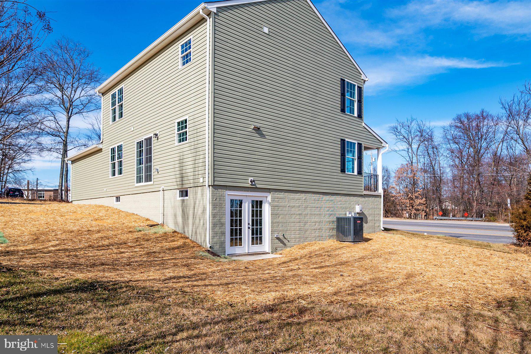 7412 Rossville Boulevard Rosedale, MD 21237 - Photo 35 of 37 a backyard of a house