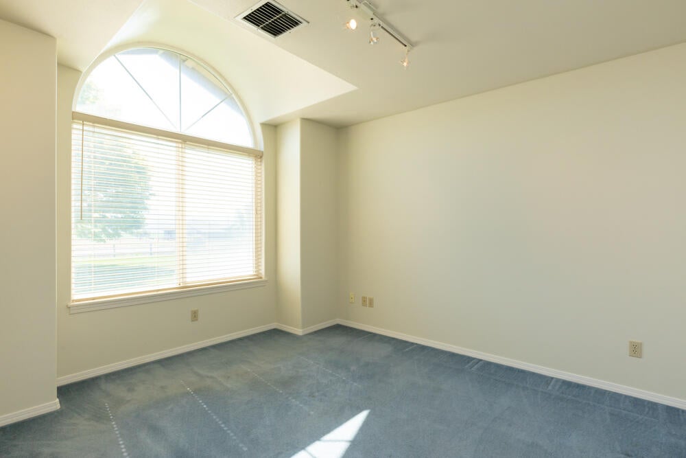 8906 Rockinghorse Lane Klamath Falls, OR 97603 - Photo 19 of 32 Office