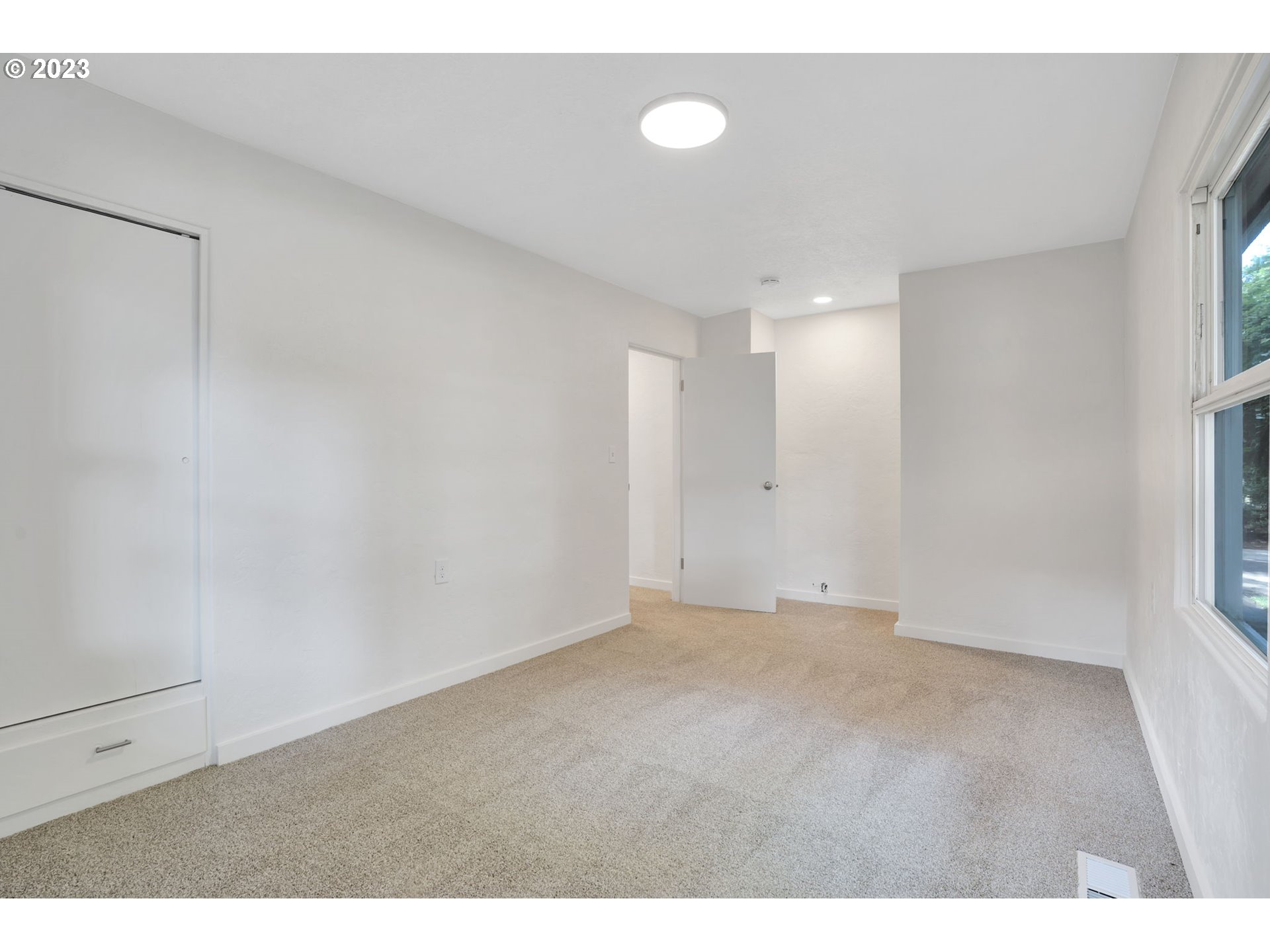840 High Street Woodburn, OR 97071 - Photo 13 of 18 a view of an empty room
