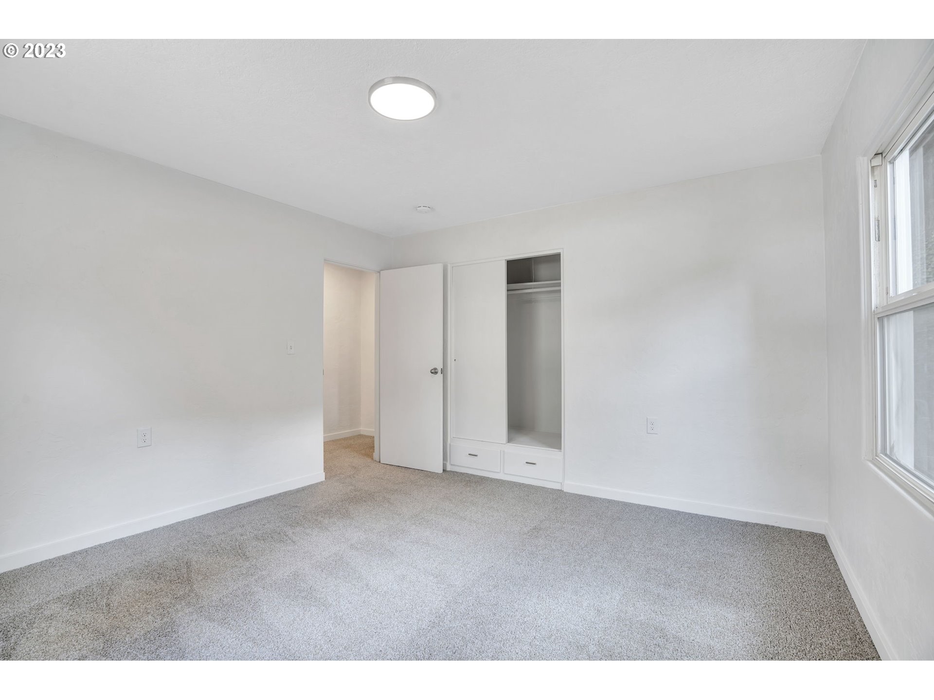 840 High Street Woodburn, OR 97071 - Photo 15 of 18 a view of an empty room with a window