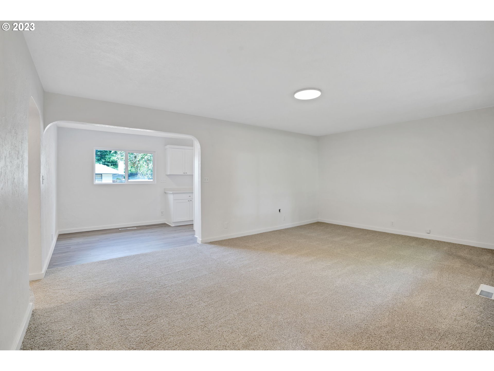 840 High Street Woodburn, OR 97071 - Photo 3 of 18 a view of empty room with window