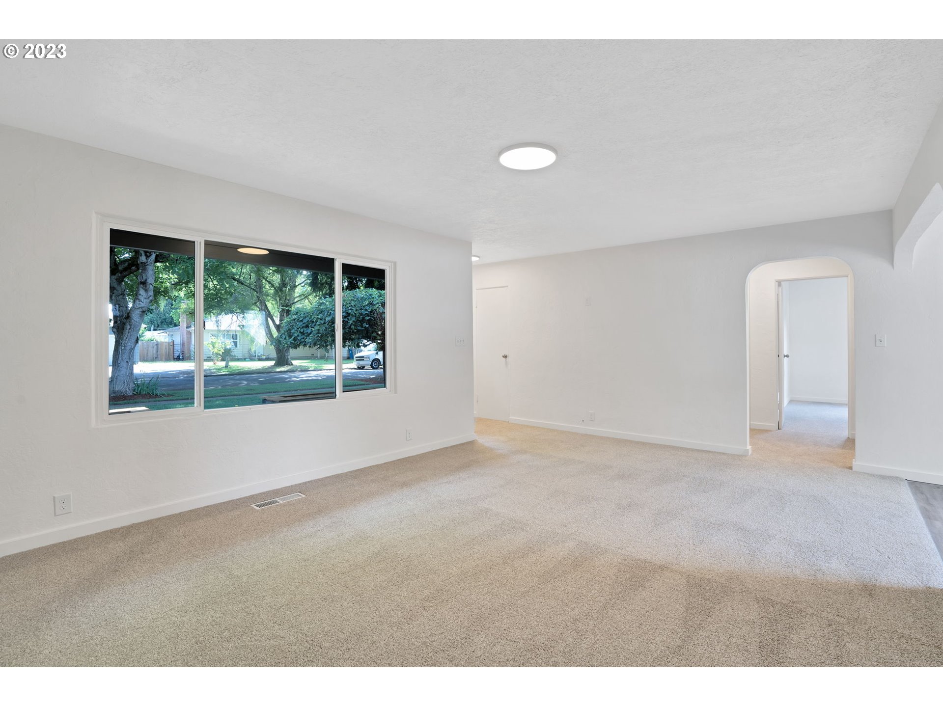840 High Street Woodburn, OR 97071 - Photo 4 of 18 a view of an empty room with a window