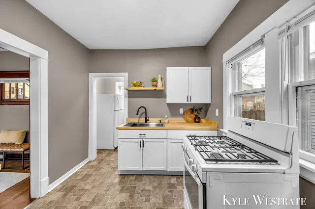 $209,900 | 1340 Manwaring Place Southeast, Grand Rapids, MI 49507