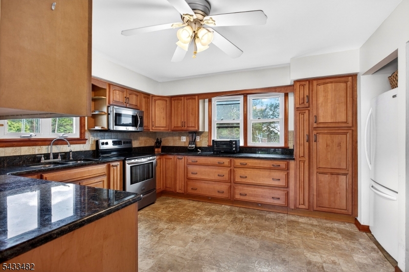 127 Hillcrest Road Flemington, NJ 08822 - Photo 17 of 38