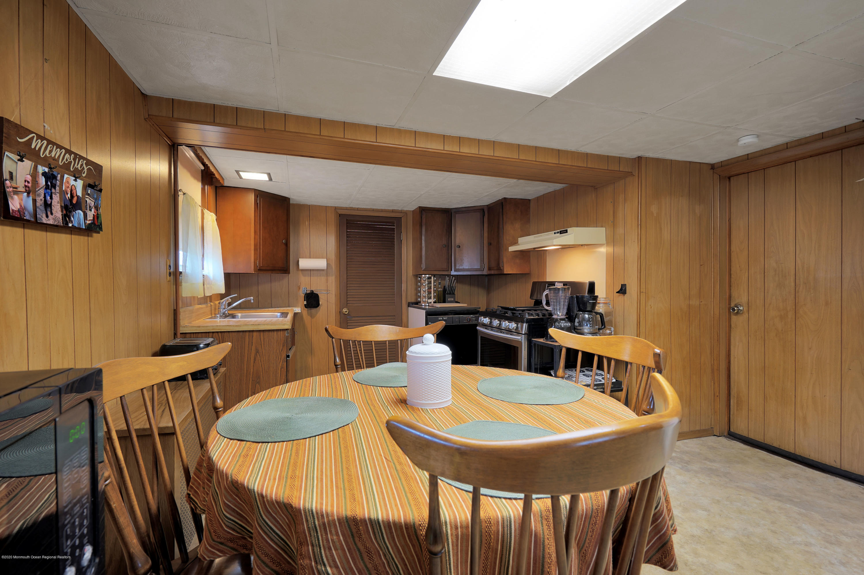 650 Lloyd Road Aberdeen, NJ 07747 - Photo 14 of 20 012_dsc05738