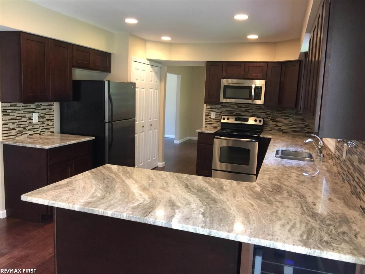 865 Langley Court Rochester, MI 48309 - Photo 27 of 43 31301883-26.JPG