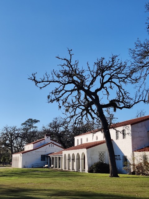 7206 Capitol Street Houston, TX 77011 - Photo 4 of 5 a view of a house with a yard