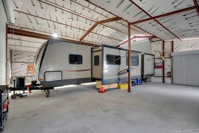 a view of yard with green space