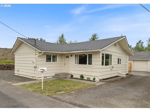$299,999 | 114 Cherry Street Northwest, Castle Rock, WA 98611