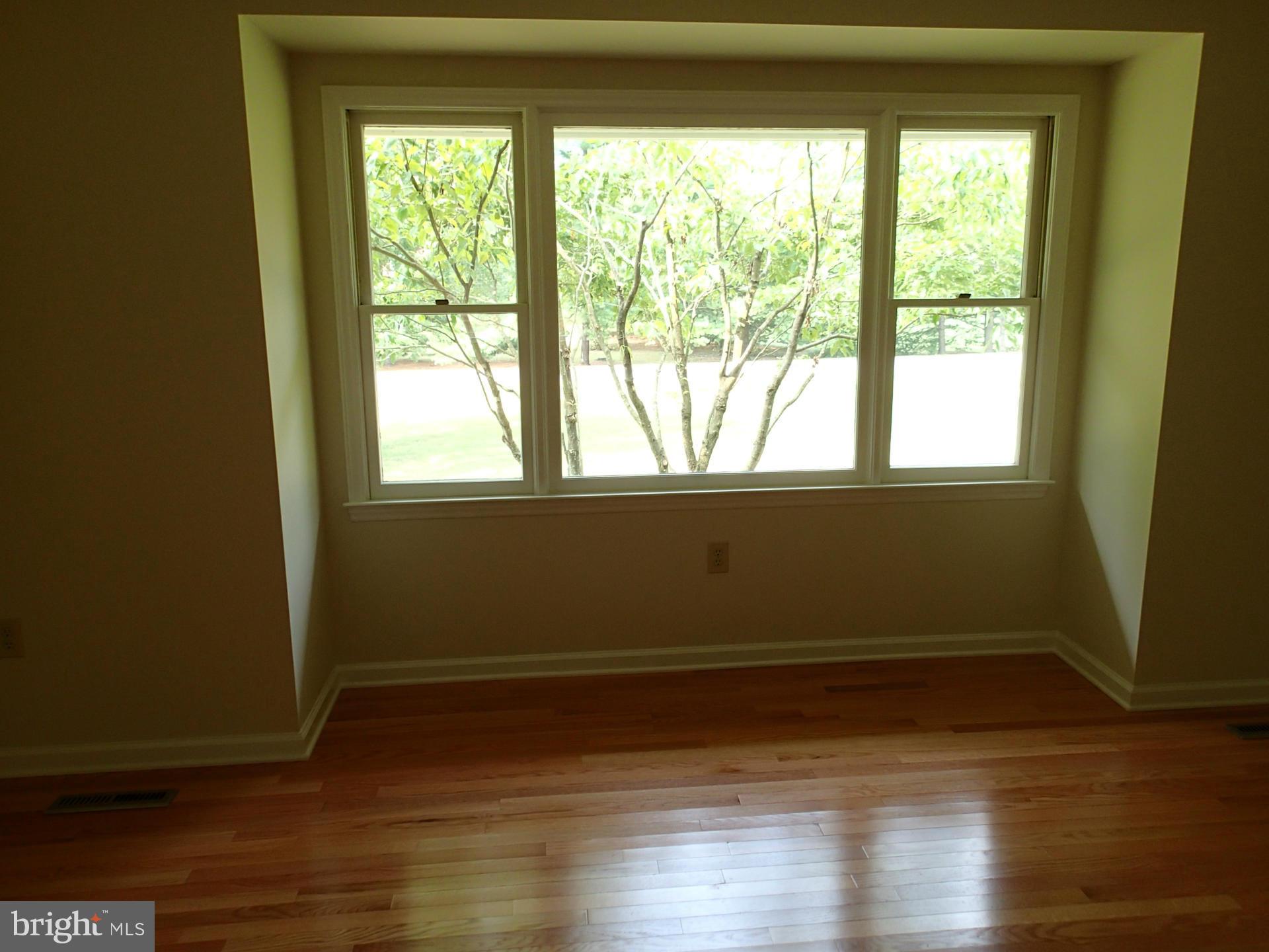 1192 Bowling Green Road Front Royal, VA 22630 - Photo 24 of 30 Living Room