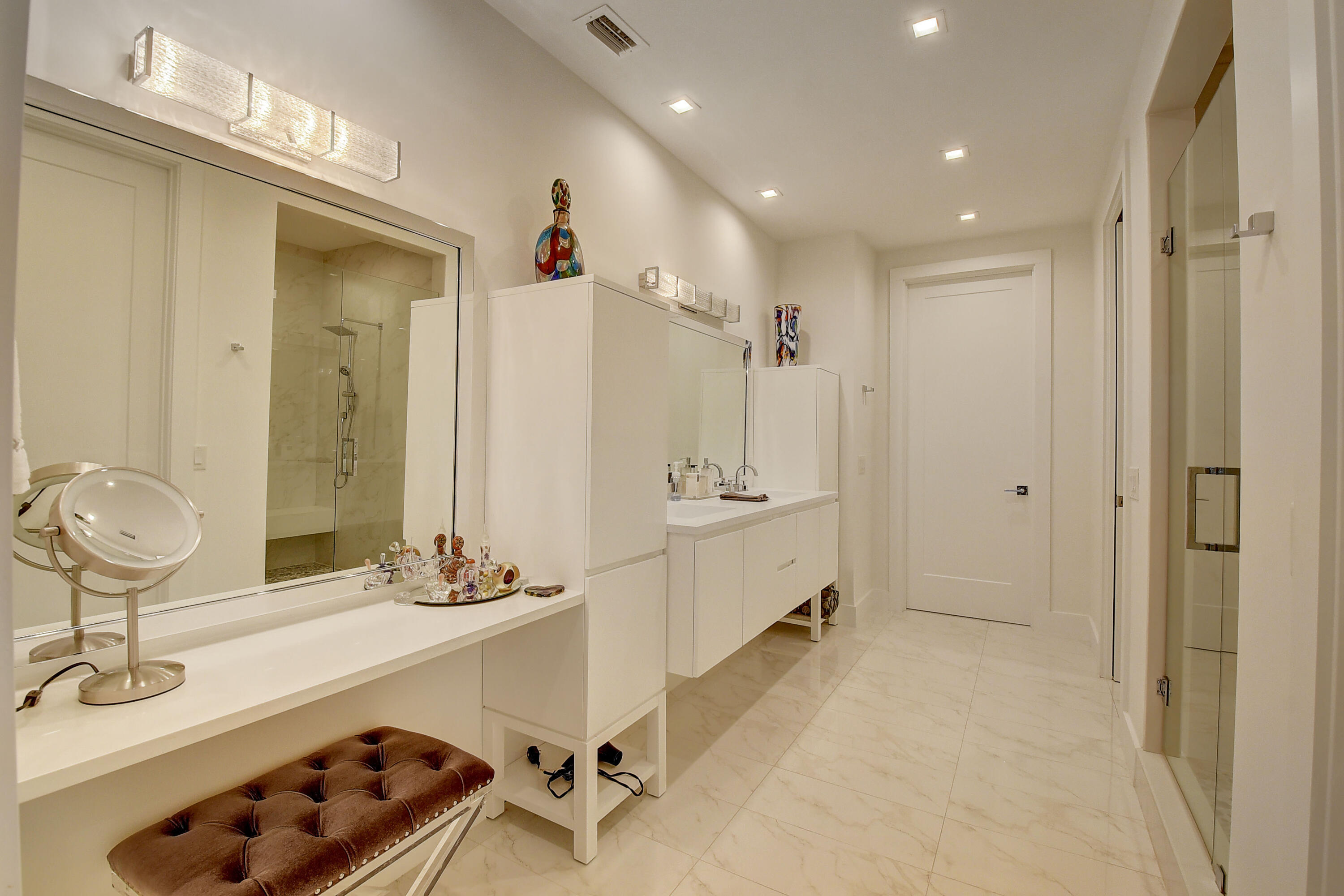 21175 Clubside Drive, Unit D Boca Raton, FL 33434 - Photo 11 of 28 Primary Bathroom