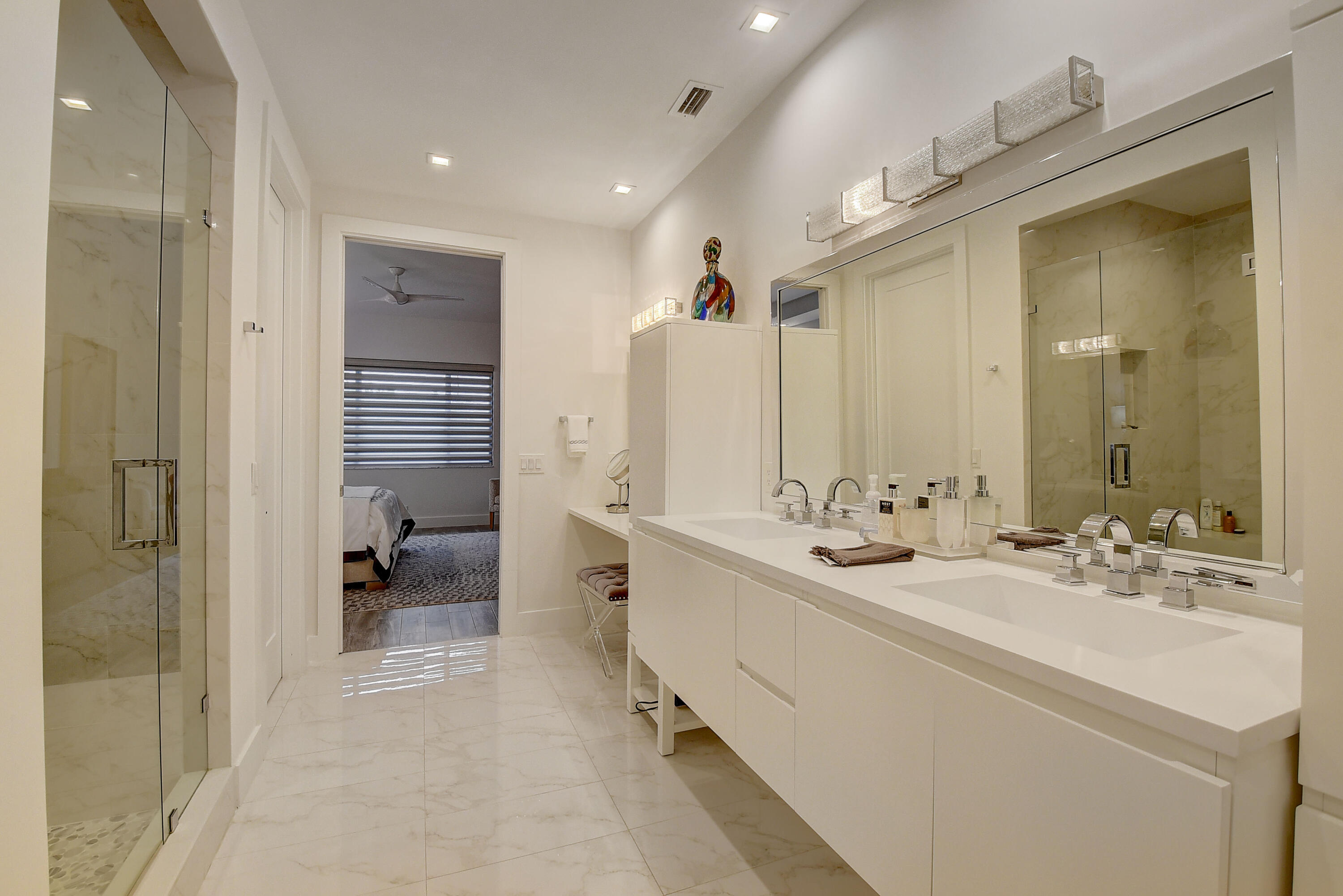 21175 Clubside Drive, Unit D Boca Raton, FL 33434 - Photo 12 of 28 Primary Bathroom