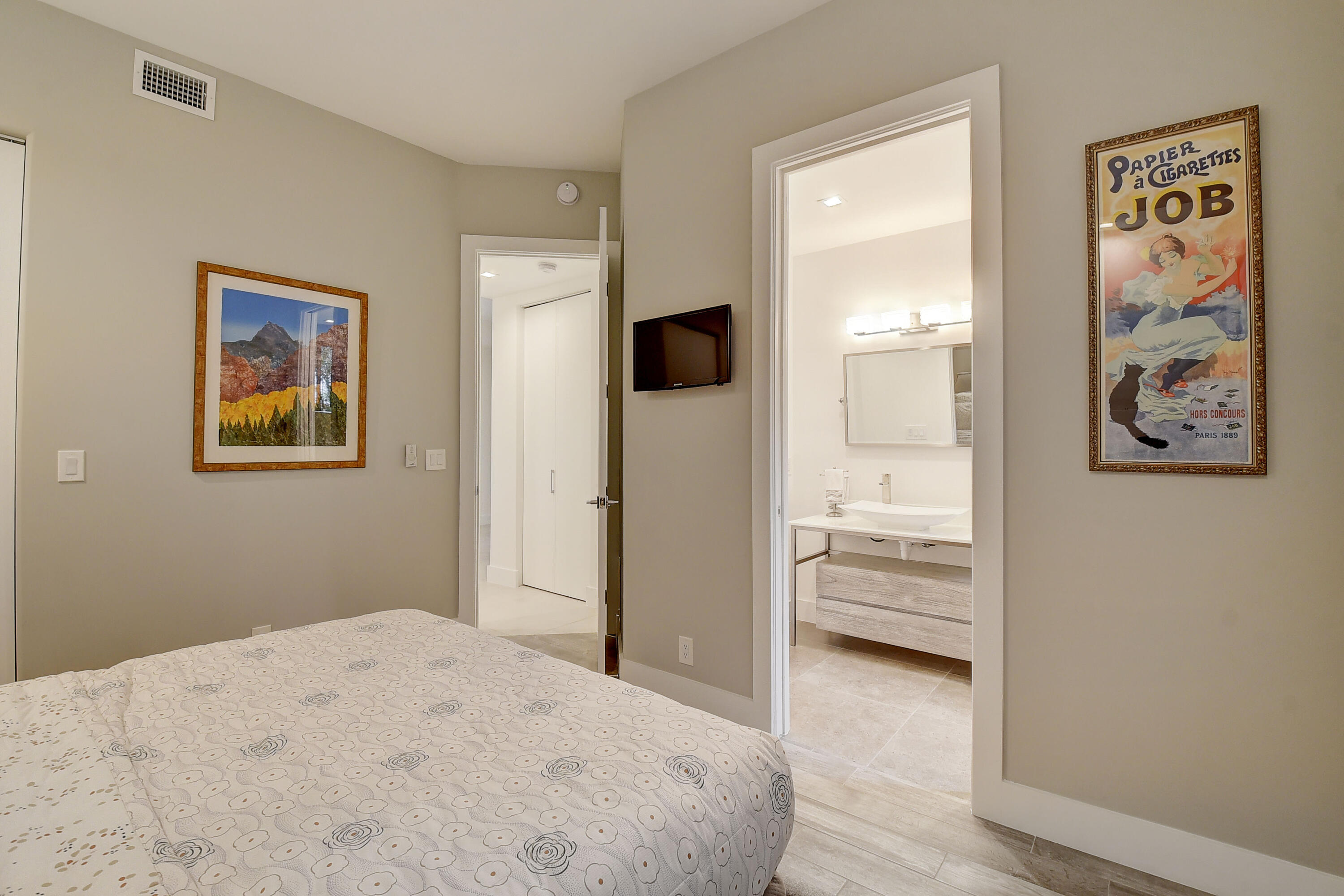 21175 Clubside Drive, Unit D Boca Raton, FL 33434 - Photo 18 of 28 Guest Bedroom