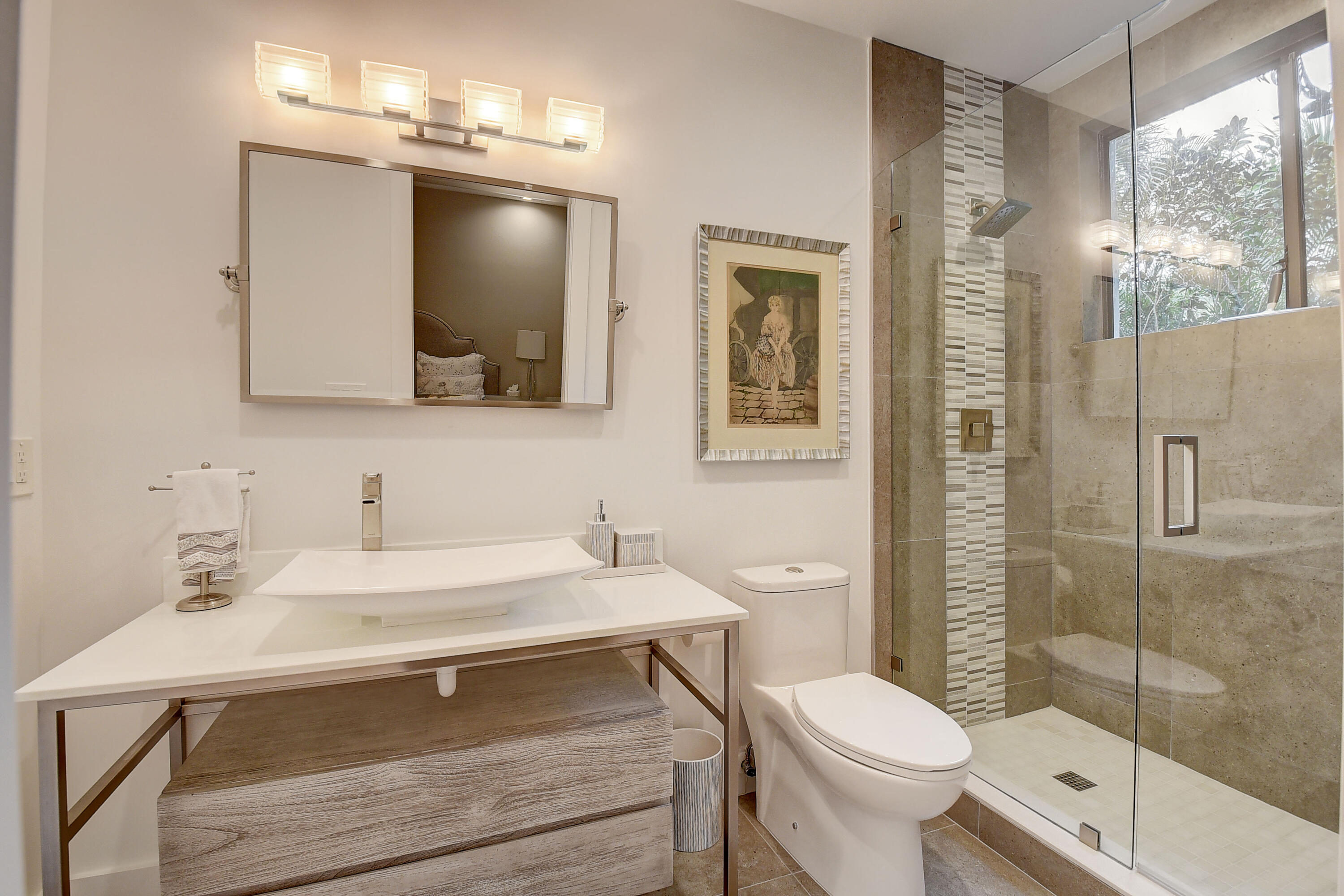 21175 Clubside Drive, Unit D Boca Raton, FL 33434 - Photo 19 of 28 Guest Bathroom