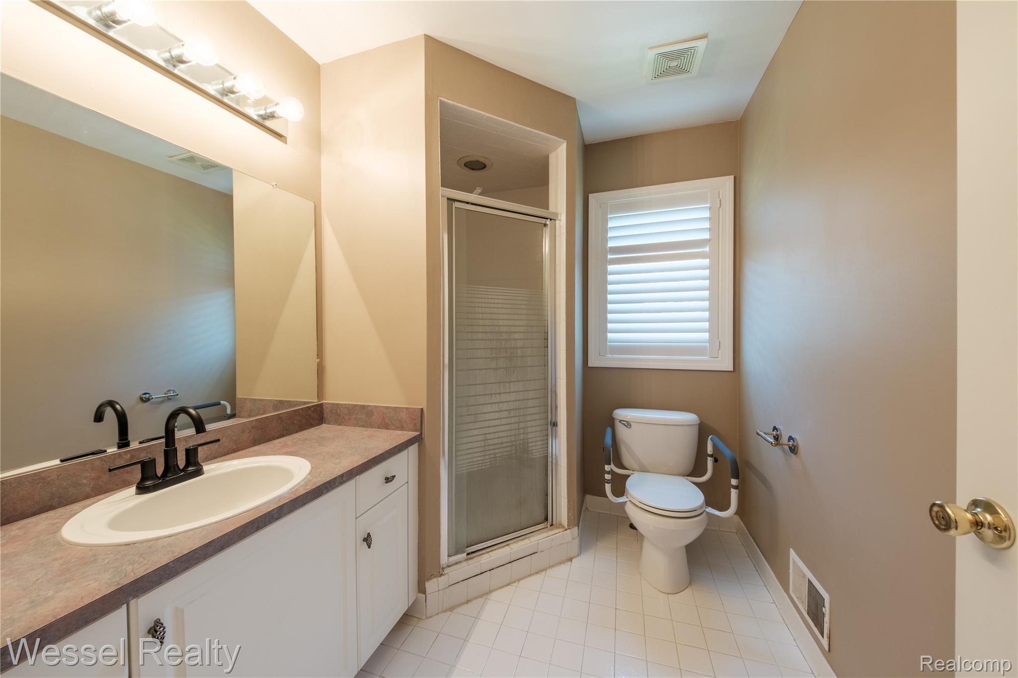 17575 Rocco Drive Macomb, MI 48044 - Photo 23 of 41 rocco-023.jpg