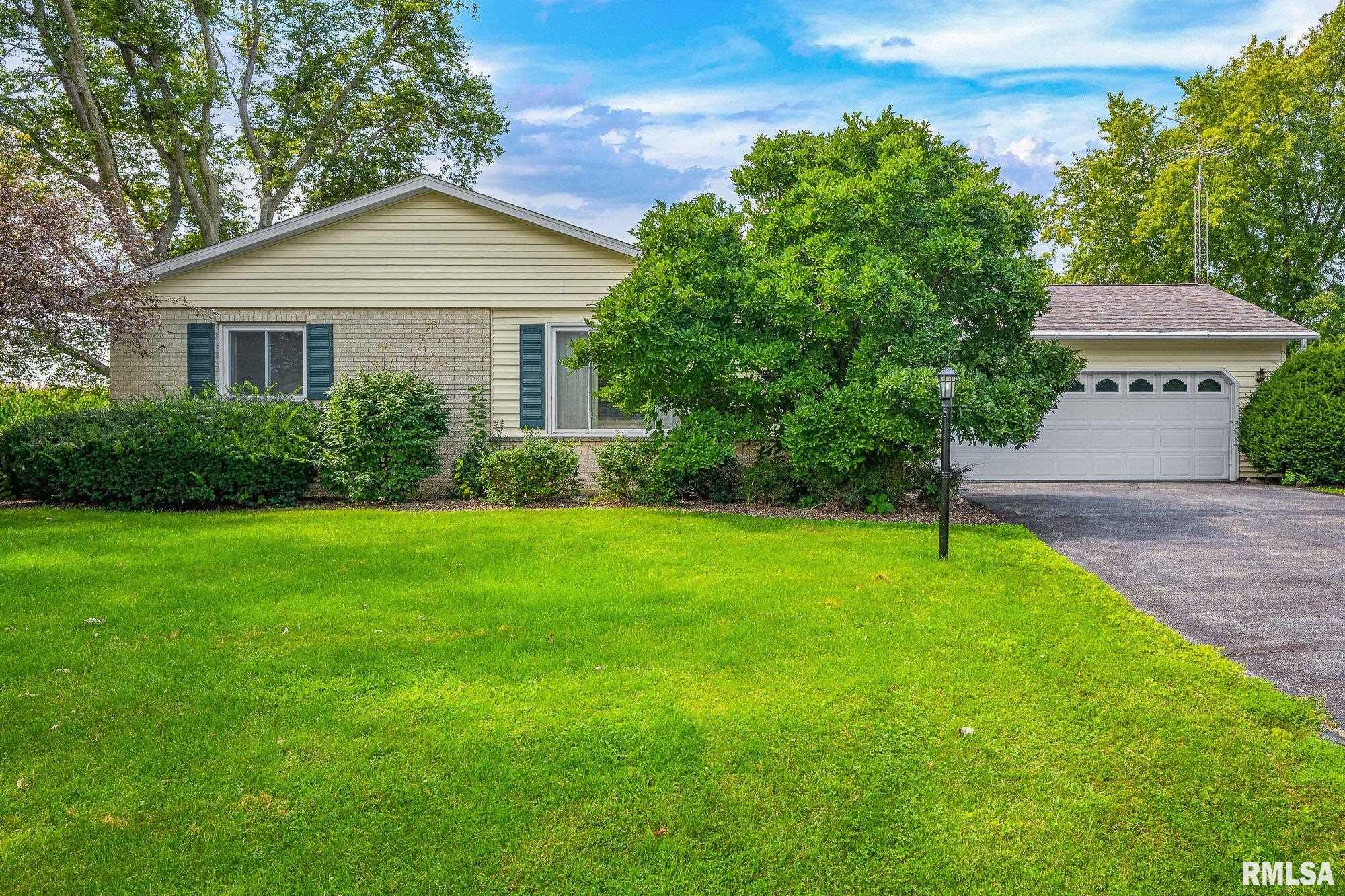 526 West Chestnut Street Oneida, IL 61467 - Photo 1 of 38 Gallery Image 1