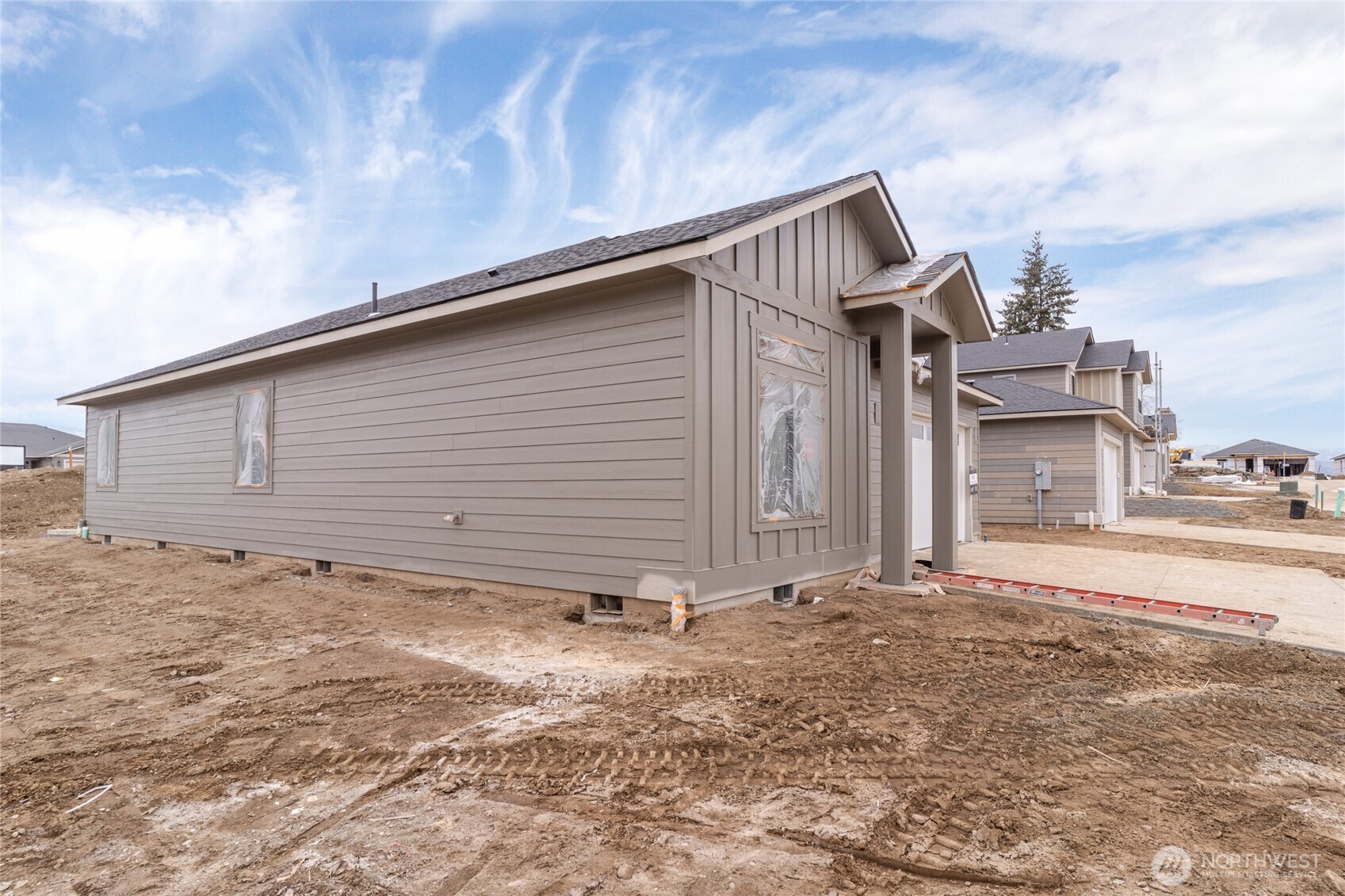 582 South Oasis Loop East Wenatchee, WA 98802 - Photo 2 of 9