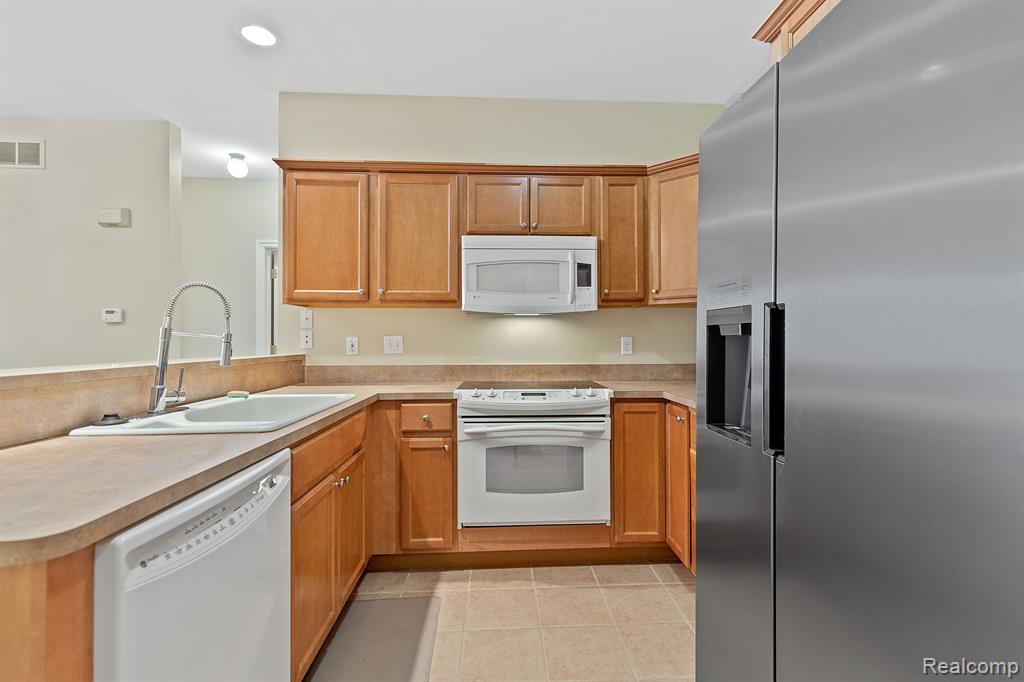 45493 North Stonewood Road Canton, MI 48187 - Photo 12 of 27